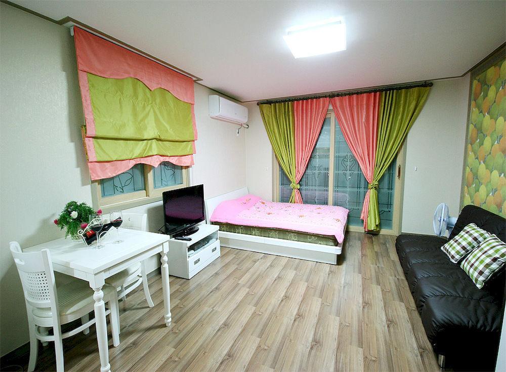 Ever Green Pension Geoje Exterior foto